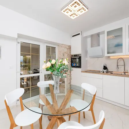 Tino- Two Bedroom With Terrace And Sea View A2 Sutivan